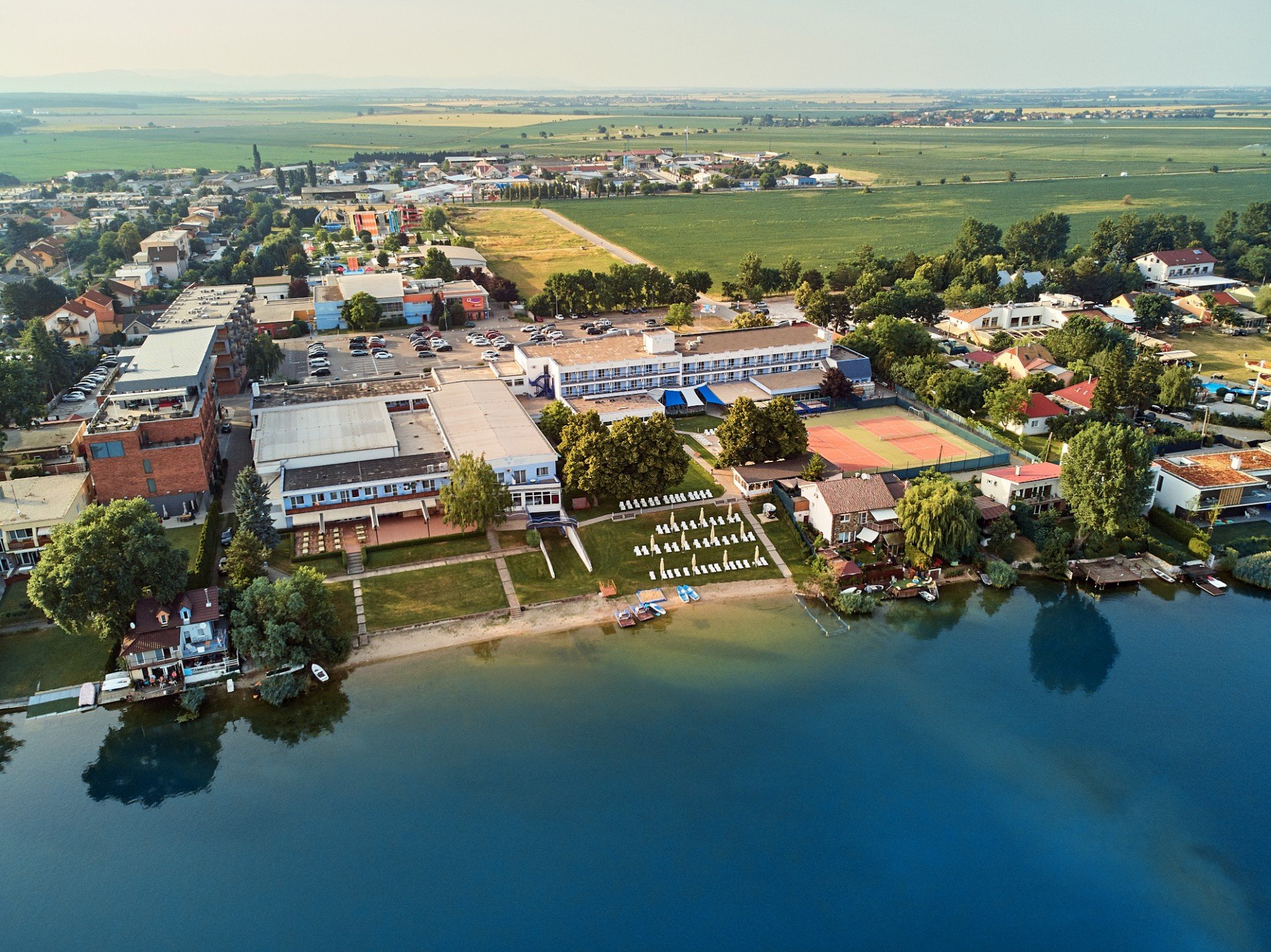 Letecký pohľad na areál hotela Senec